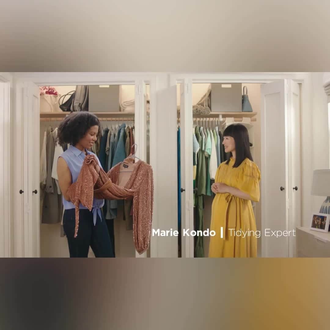 近藤麻理恵のインスタグラム：「I’m thrilled to work with @Poshmark, the social marketplace to buy, sell and discover fashion and more. Joy is best shared – and Poshmark makes it easy to find a home for clothing, shoes & accessories that no longer spark joy for you but may for someone else.  Tap the link in my bio to start listing your pre-loved items on Poshmark.」
