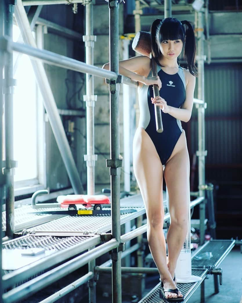 稲森美優さんのインスタグラム写真 - (稲森美優Instagram)「工場と、競泳水着。  #グラビアアイドル #グラドル #japanesegirl #gravure #photogravure #shooting #撮影 #followme #hip #競泳水着  #swimsuit #gallerywall #igersjp #swimwear #Instagramjapan #portrait #portrait_shots #bestphotogram_portraits #instaportrait  #instagood #被写体 #写真好きな人と繋がりたい#写真撮ってる人と繋がりたい」3月21日 2時54分 - miyuuinamori