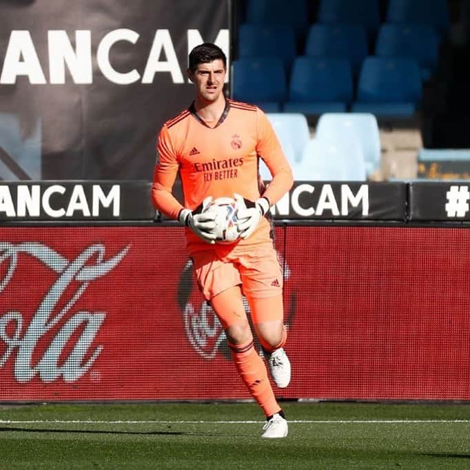 ティボ・クルトゥワのインスタグラム：「Muy contento con la victoria en un día especial, el partido 200 en @laliga Gracias por vuestro apoyo siempre! #HalaMadrid」