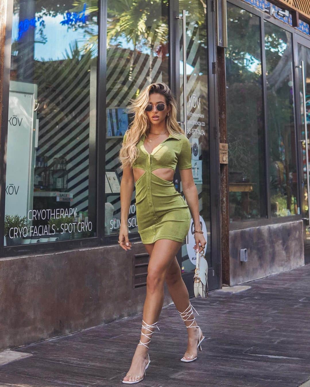Cindy Pradoさんのインスタグラム写真 - (Cindy PradoInstagram)「On the way to Colombia 🥝  Dress from @runawaythelabel 😍 Fits & feels amazing! Use code CINDY20 for 20% their site!」3月21日 3時14分 - cindyprado