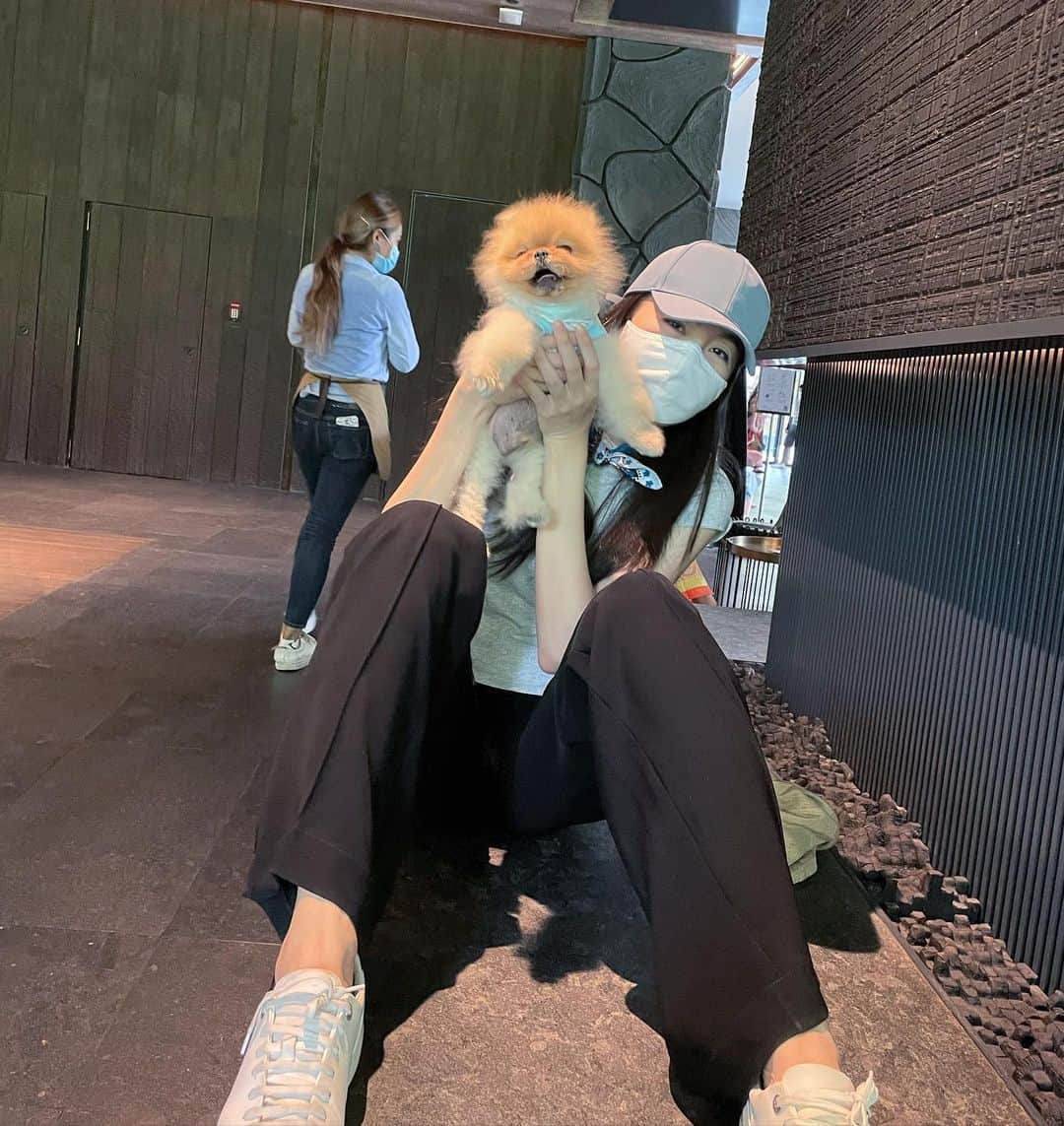 ポーイ・タリーチャダー ペッチャラットのインスタグラム：「❤️ Homie on tour. Almost 10 years that we’ve been tgt. Love ya.」