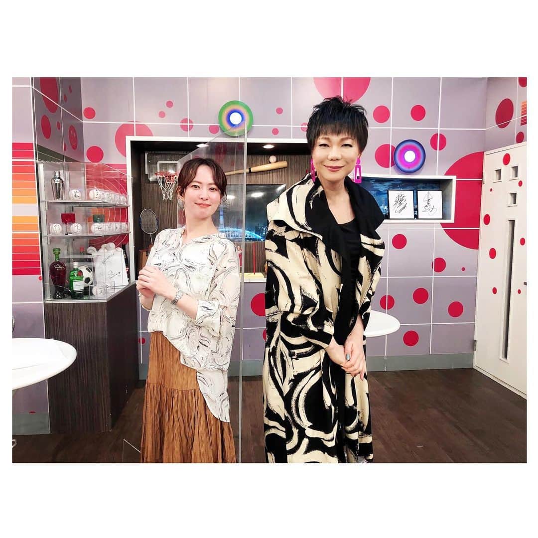 西島まどかさんのインスタグラム写真 - (西島まどかInstagram)「NHK BS１「スポーツ酒場 語り亭」今日21日よる11時からオープンです。﻿ ﻿ 球春到来、今夜のテーマは⚾️﻿ 「プロ野球開幕SP  マー君が帰ってきた！」﻿ ﻿ お客様に﻿ 掛布雅之さん﻿ 斎藤雅樹さん﻿ 里崎智也さん　﻿ をお迎えして、﻿ 26日に開幕する今年のプロ野球のワクワクを語ります！﻿ ﻿ この春で9年目を迎える語り亭。﻿ ﻿ 不定期オープンではありますが、今後とも皆様どうぞご贔屓に🙏🏻﻿ スポーツを様々な角度から語り合いましょう！﻿ ﻿ ﻿ #NHK #nhkbs1﻿ #スポーツ酒場語り亭﻿ #プロ野球#2021プロ野球﻿ #セリーグ#パリーグ#田中将大﻿ #掛布雅之#斎藤雅樹#里崎智也 (敬称略)﻿ ママ #ミッツマングローブ﻿ ちぃママ #西島まどか 衣装は #brownie_official﻿」3月21日 15時30分 - nishijima_madoka