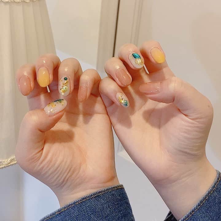 藤川沙弥のインスタグラム：「𝑁𝑒𝑤 𝑁𝑎𝑖𝑙  𓎤 ܀ 初めてのミモザ💛かわいい🥺 @hannie__nail に全てお任せ💐 いつも可愛くしてくれてthank you🤝❤️」