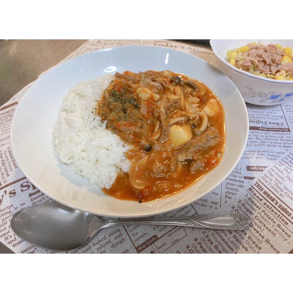 村上りいなさんのインスタグラム写真 - (村上りいなInstagram)「ハヤシライス作りました。"Hashed beef rice"🍅❣️ トマトと野菜もたっぷりです‼︎😋😋  #hashedbeef #料理　#cooking #dinner  #ハヤシライス」3月21日 15時43分 - riina_murakami