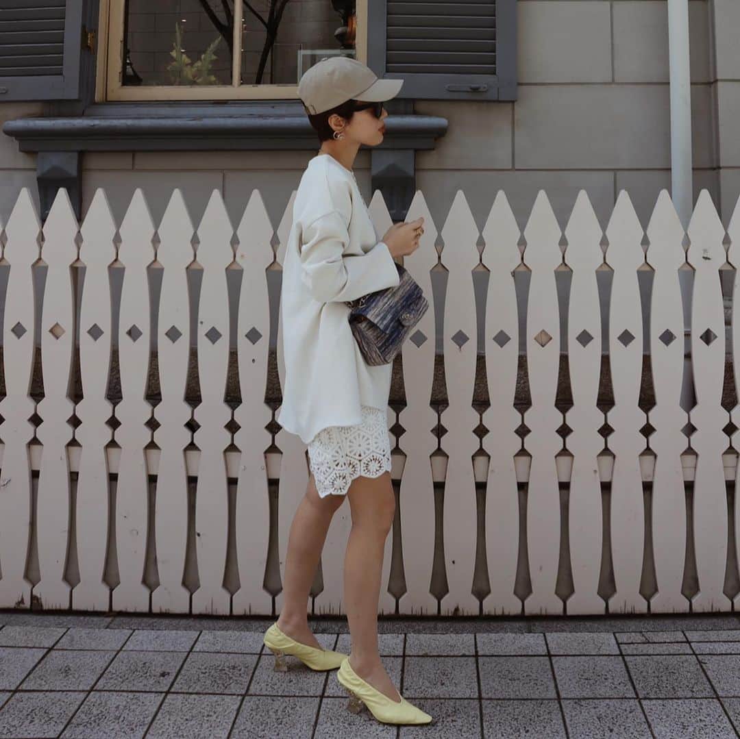 正中雅子さんのインスタグラム写真 - (正中雅子Instagram)「🩳💛 *  コットンのコロンと太いコード糸を1着分ずつ パンツの形に刺繍して作ったショートパンツです☺️ * ショートパンツなんだけど、繊細さもあって女性らしくも履ける♡ * ラウンドヘムPOとカジュアルに♡」3月21日 10時28分 - masacoshonaka