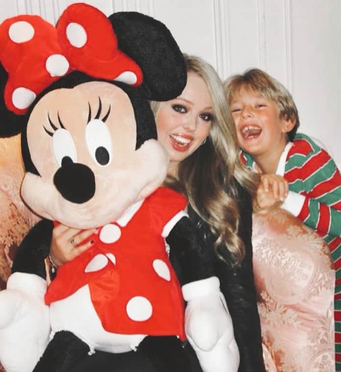 ティファニー・トランプのインスタグラム：「Happy 15th Birthday B! I love you! 💜😊💙」