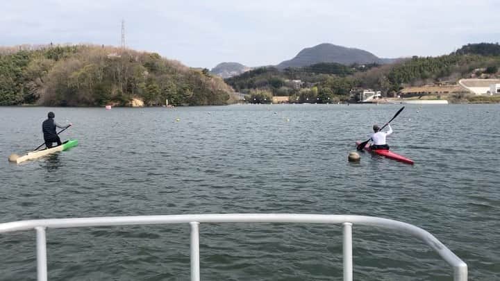 のインスタグラム：「Wavy, Windy, Don’t care 🚀  #カヌースプリント  #canoesprint #府中湖」
