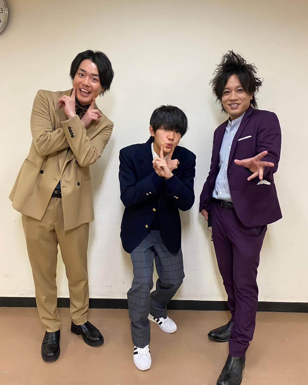 池田優斗さんのインスタグラム写真 - (池田優斗Instagram)「『#ここはぺこぱと倫理です。』スペシャル ご覧頂きありがとうございました😄 僕の断り方是非実践してみてください！笑  これで倫理の授業はすべて終わりです… 素敵な時間をありがとうございました。  収録後に#ぺこぱ さんとお写真撮って頂きました！ お忙しい中ありがとうございました😭 緊張のあまり僕なぜか中腰…笑  #ここは今から倫理です #谷口恭一　役 #池田優斗」3月21日 11時47分 - yutoikeda_official