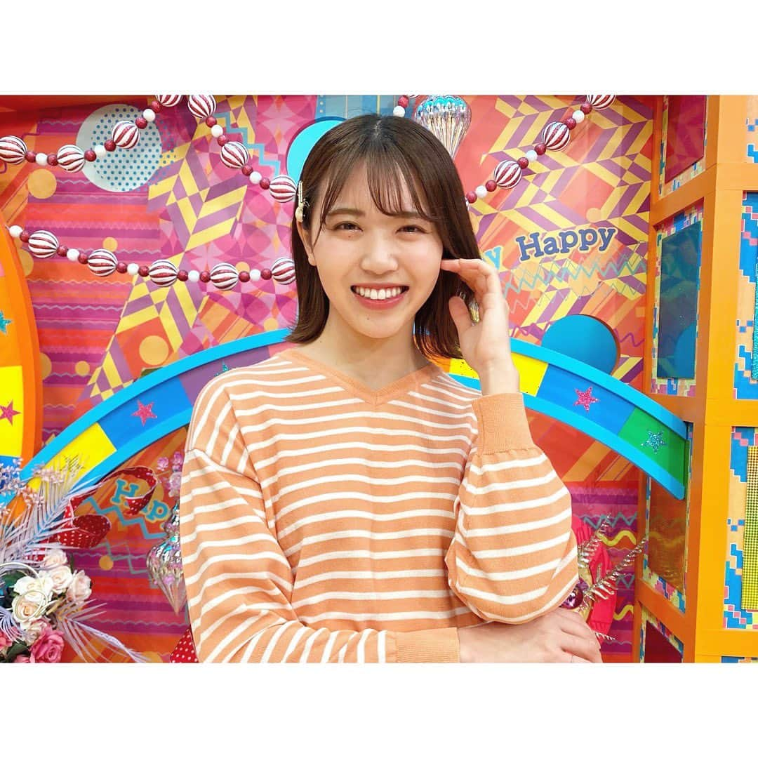 彩香のインスタグラム：「＊ 昨日のハッピィ🐣🌈 衣装は、#マチナカラック さん♪ オレンジのビタミンカラーで春を感じたし、リニューアルしたスタジオにピッタリでした🍊🟠🔶🧡🟧 ＊ ＊ ＊ #ハッピィ #aba #オレンジカラー #ビタミンカラー #マチナカラック #弘前 #hirosaki」