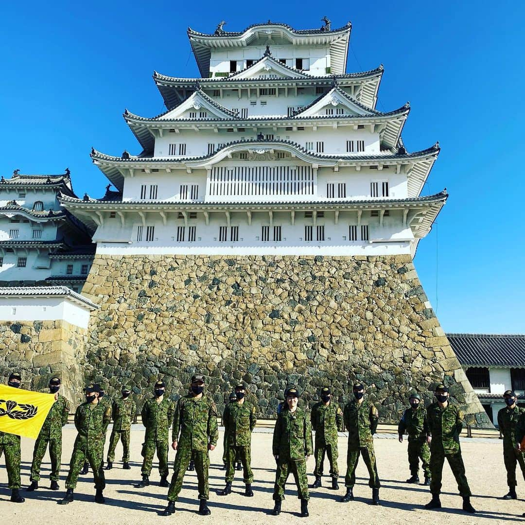 イモトアヤコさんのインスタグラム写真 - (イモトアヤコInstagram)「・ #イッテq  #ジャパンツアー #兵庫県 #姫路城 宝塚で男役してみたり 姫路城清掃してみたり 壁のぼってみたり 海苔たべたり 水族館いったり」3月21日 13時38分 - imotodesse