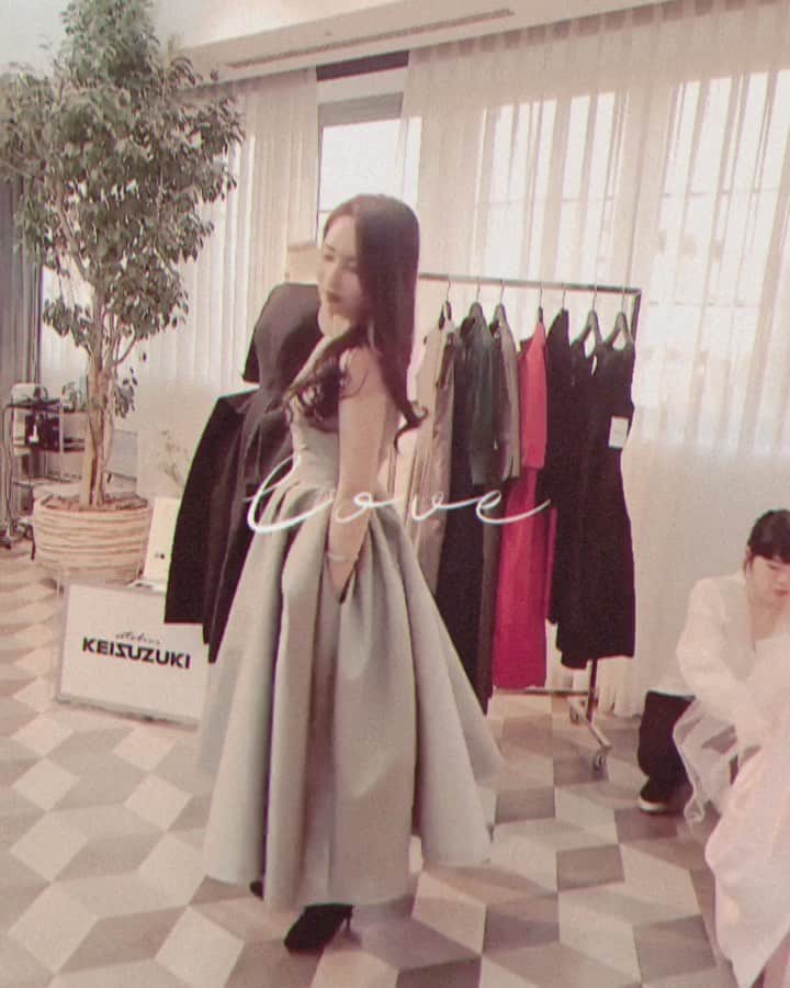のインスタグラム：「. . 以前招待頂いたpopupにて！ 上品なドレッシーさにキュンッです！ . . 昨日の地震はなかなか揺れたね😅 最近はほんとに多いので みなさんも怪我などにお気をつけて💦 明日から宣言解除ですけど なるべく三密避けながら 楽しく過ごせるよう工夫していきます🙋‍♀️ . #アトリエ　#ドレッシー　#japan #japanese #japanesegirl #model #イベント #popup」