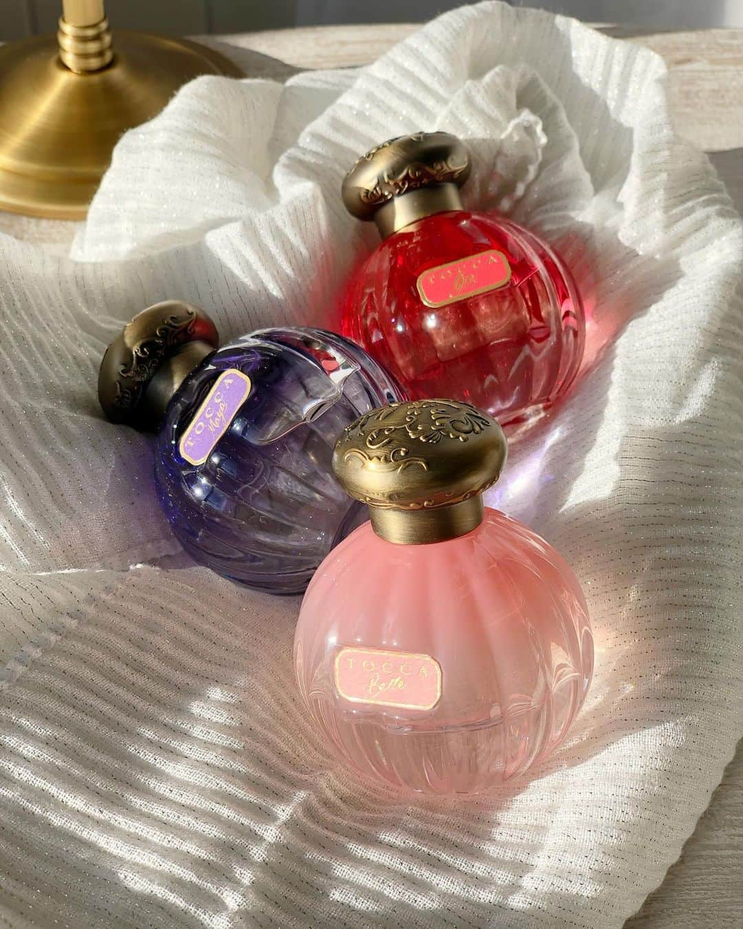 トッカさんのインスタグラム写真 - (トッカInstagram)「There's no better day to discover your new signature scent than #NationalFragranceDay 💫 ⁠⁠ ⁠⁠ Last chance to enter our sweepstakes for a chance to win an Eau de Parfum of your choice, and discover your new empowering signature scent. Check out the link in our bio to enter.⁠⁠ ⁠⁠ No purchase necessary to enter or win. Eligible to U.S. residents 18+. See official rules using the link in our bio.⁠⁠ ⁠⁠ ⁠⁠ ⁠⁠ ⁠⁠ ⁠⁠ ⁠⁠ #tocca #scents #eaudeparfum #fragranceoftheday #scentoftheday #stayfresh #perfume #fragrance #luxury #musthave #treatyoself #treatyourself #luxurylife #beauty #parfum #perfumeoftheday #nicheperfume #instalove #giftguide #giftsforher」3月22日 0時55分 - tocca