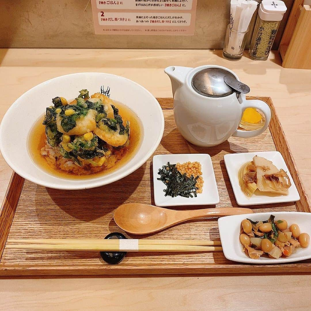 やもはちこのインスタグラム：「ここ、めちゃ美味しかった！ お茶漬け専門店の暫(しばらく)というお店 これは海鮮天ぷらのお茶漬け🍤 おだしがおかわり自由でおかわりしちゃった...🤤 普通盛りでもおなかいっぱい！また行きたい〜！ ㅤ ㅤ ㅤ ㅤ ㅤ ㅤ #暫大阪 #お茶漬け #お茶漬け専門店 #ホワイティ梅田 #ホワイティ梅田ランチ #梅田グルメ #梅田ランチ #梅田ごはん #大阪ランチ #大阪ごはん」