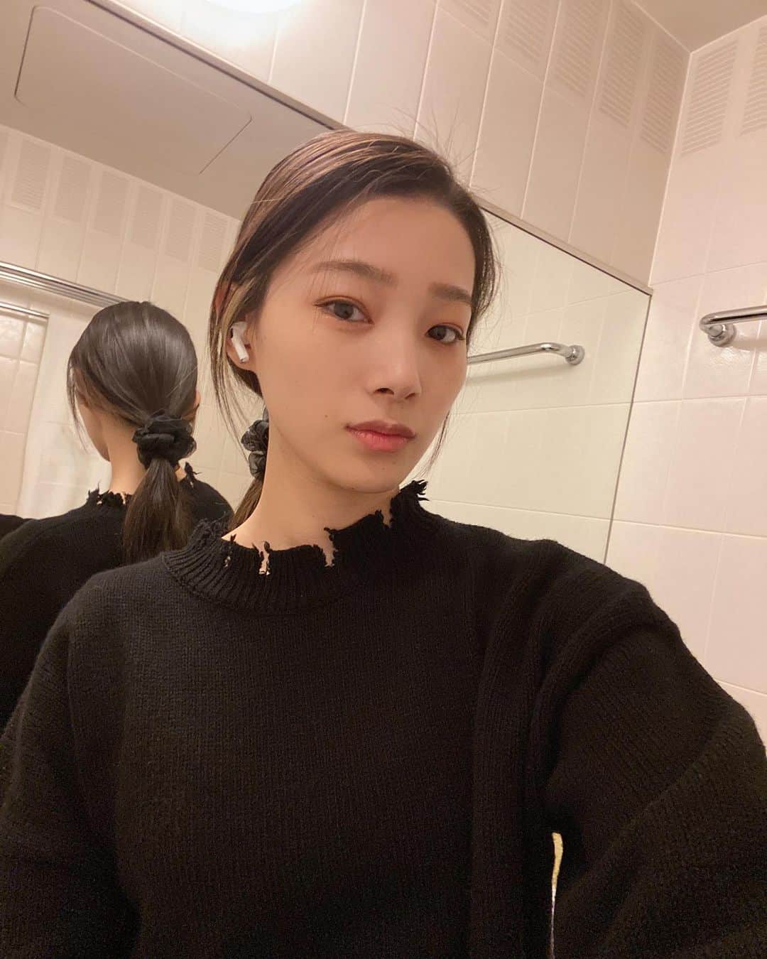 江田友莉亜のインスタグラム：「たまには分け目を変えてみる🧸」