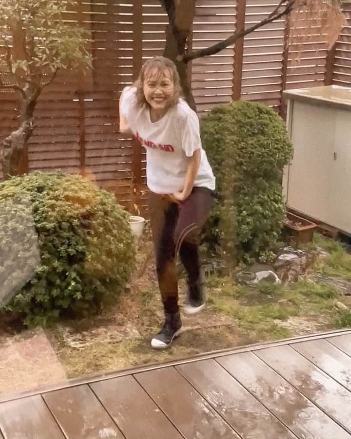 MiracleVellMagicのインスタグラム：「☔️🕺☔️🕺☔️🕺☔️🕺☔️ 雨よ、来たか。私と共に踊れ。さぁ！！！ #danceintherain」