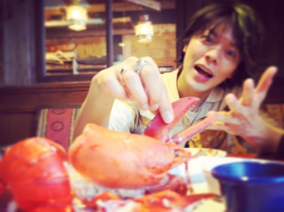 井出卓也さんのインスタグラム写真 - (井出卓也Instagram)「🦞✋  #lobster #boillobster  #ろぶすたーじゃんけん　#🦞」3月21日 18時05分 - takuyaide_official