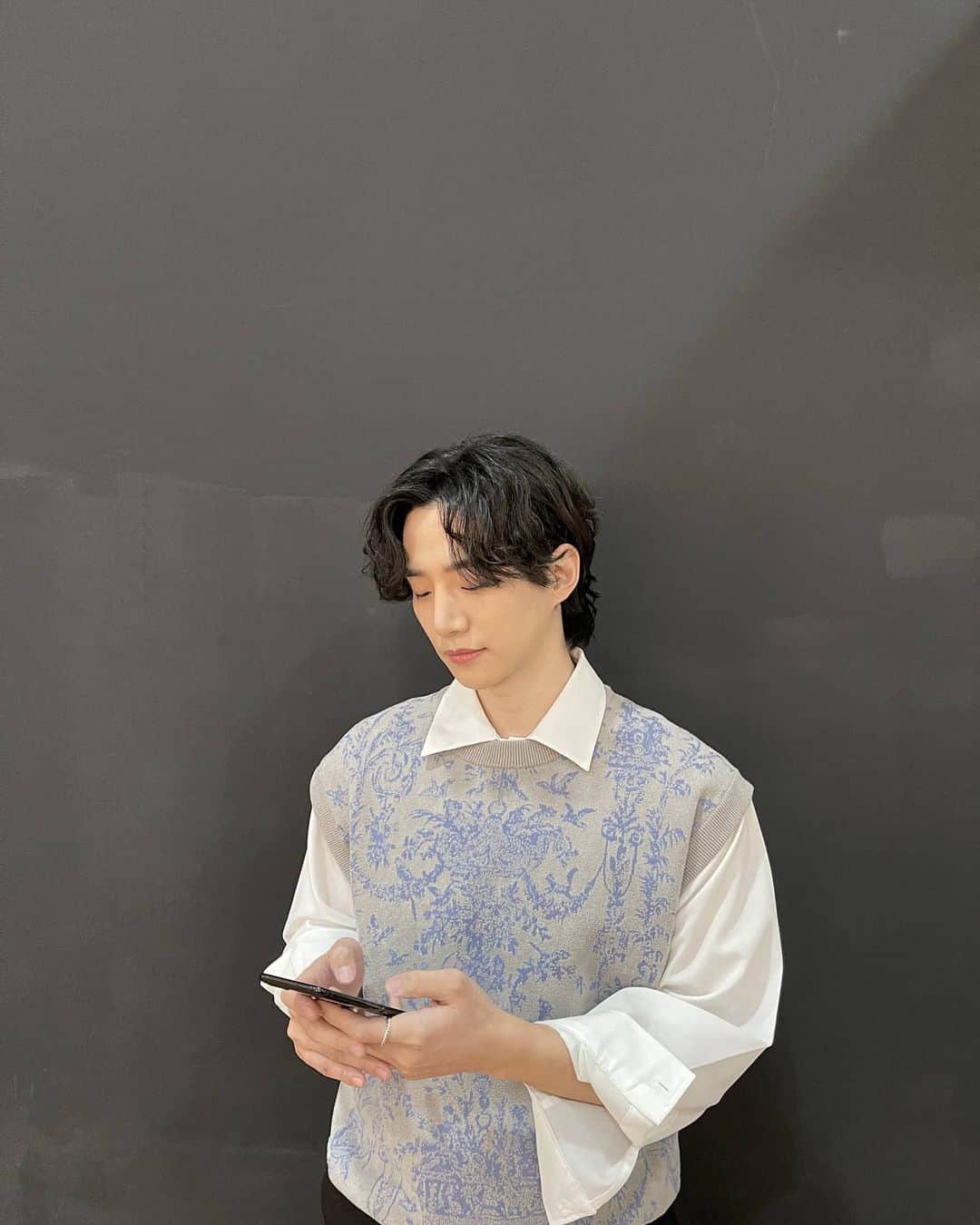 ジュノ のインスタグラム：「오늘은 일찍 Good night」
