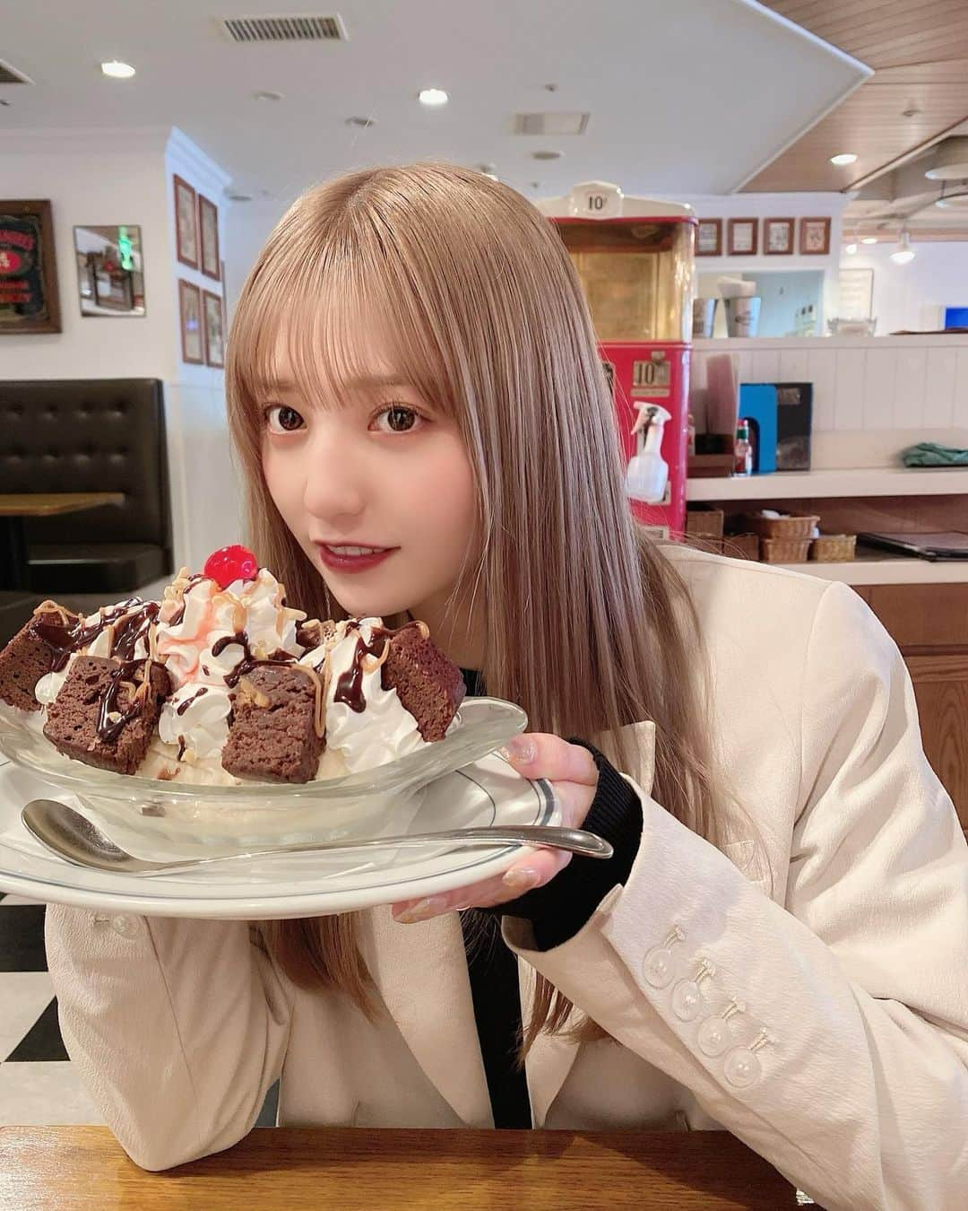 吉井美優さんのインスタグラム写真 - (吉井美優Instagram)「. ちゃんと半分ずっこしました 🥄 🍨」3月21日 20時33分 - miyu_yoshii32