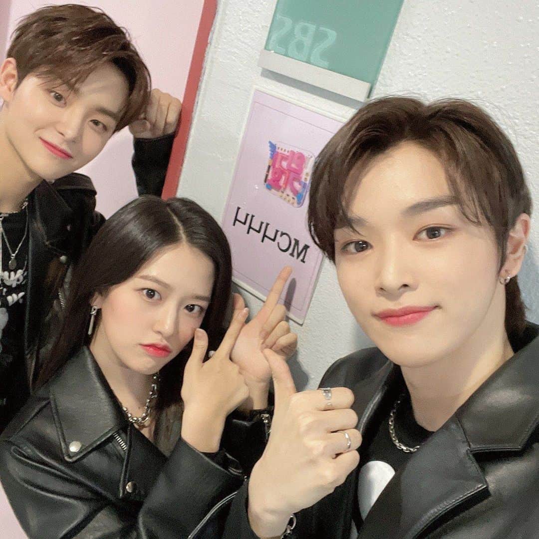 のインスタグラム：「yujin made her debut on treasuremembers twt acc 😂😂」