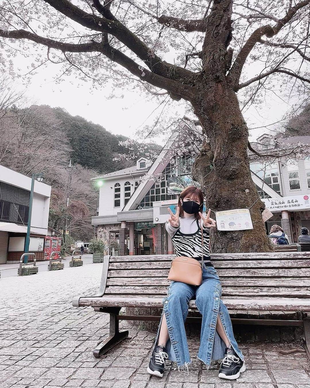 谷川愛梨のインスタグラム：「✌︎('ω'✌︎ )🌸」