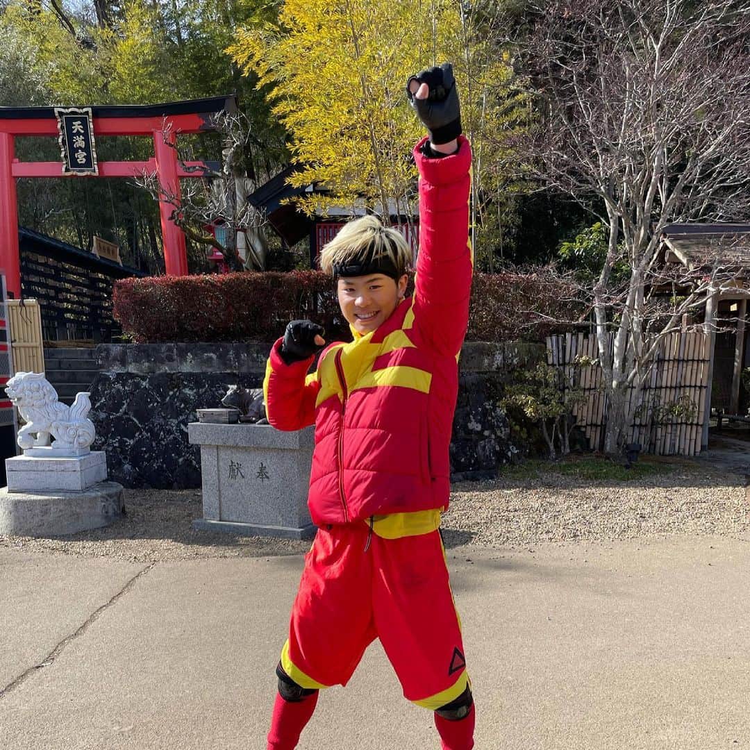 那須川天心のインスタグラム：「やったぞーーー🥊🔥🦖🌻✌️🌏 優勝したぞーー🏆 #戦闘中」