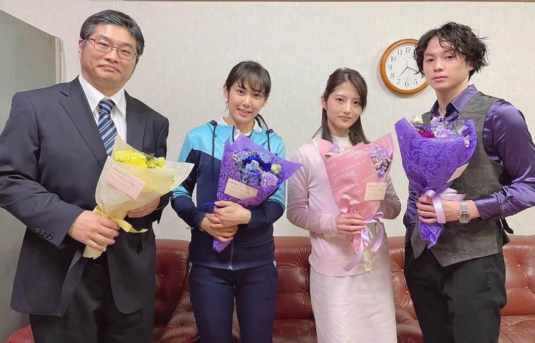 若月佑美さんのインスタグラム写真 - (若月佑美Instagram)「. . NHK BS プレミアムドラマ #やっぱりおしい刑事  の第3話にゲスト出演させて頂きました。 ありがとうございました👩‍🏫 . 笑いの絶えない素敵な現場でした。 松尾さん、柾木さんは再共演出来て嬉しかったですし、 阿部さんも初めてでしたが沢山お話しできて嬉しかったです。 ご覧頂きありがとうございました！ . #松尾諭 さん #阿部純子 さん #柾木玲弥 さん #若月佑美」3月21日 23時16分 - yumi_wakatsuki_official