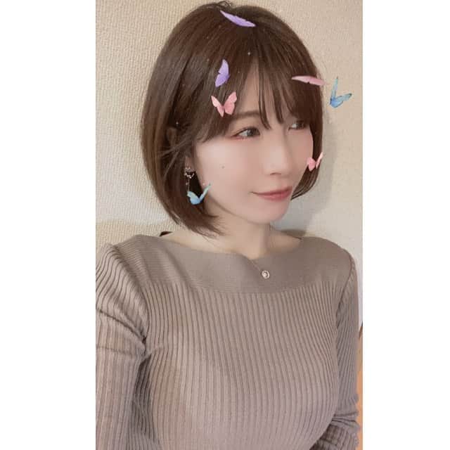 のインスタグラム：「私にこういう写真を求めていないことは分かっているけど、時々撮りたくなるのです🥺🦋  #グラドル #ポートレート #フリーモデル #グラビア #フリーランス #ポートレートモデル #被写体 #撮影会 #写真好きな人と繋がりたい #カメラ好きな人と繋がりたい #くびれ #美脚 #撮影依頼 #仕事依頼 #ミリドル #portrait #shotting #japanesegirl #cute #kawaii #followme #swarovski #attrangs #OLコーデ」