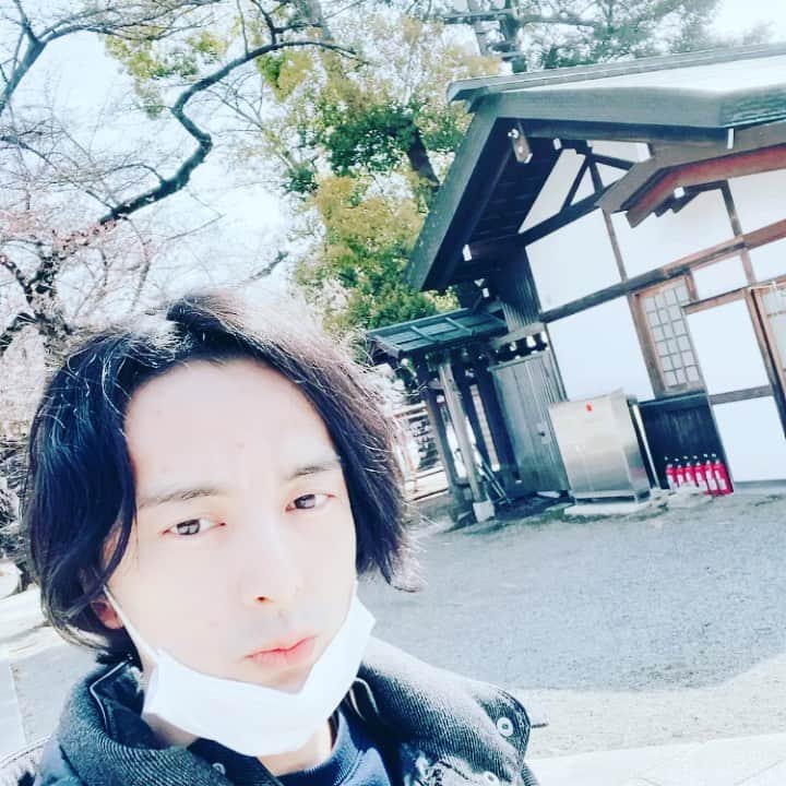 内田滋のインスタグラム：「はじめての靖国神社⛩  #靖国神社 #参拝」