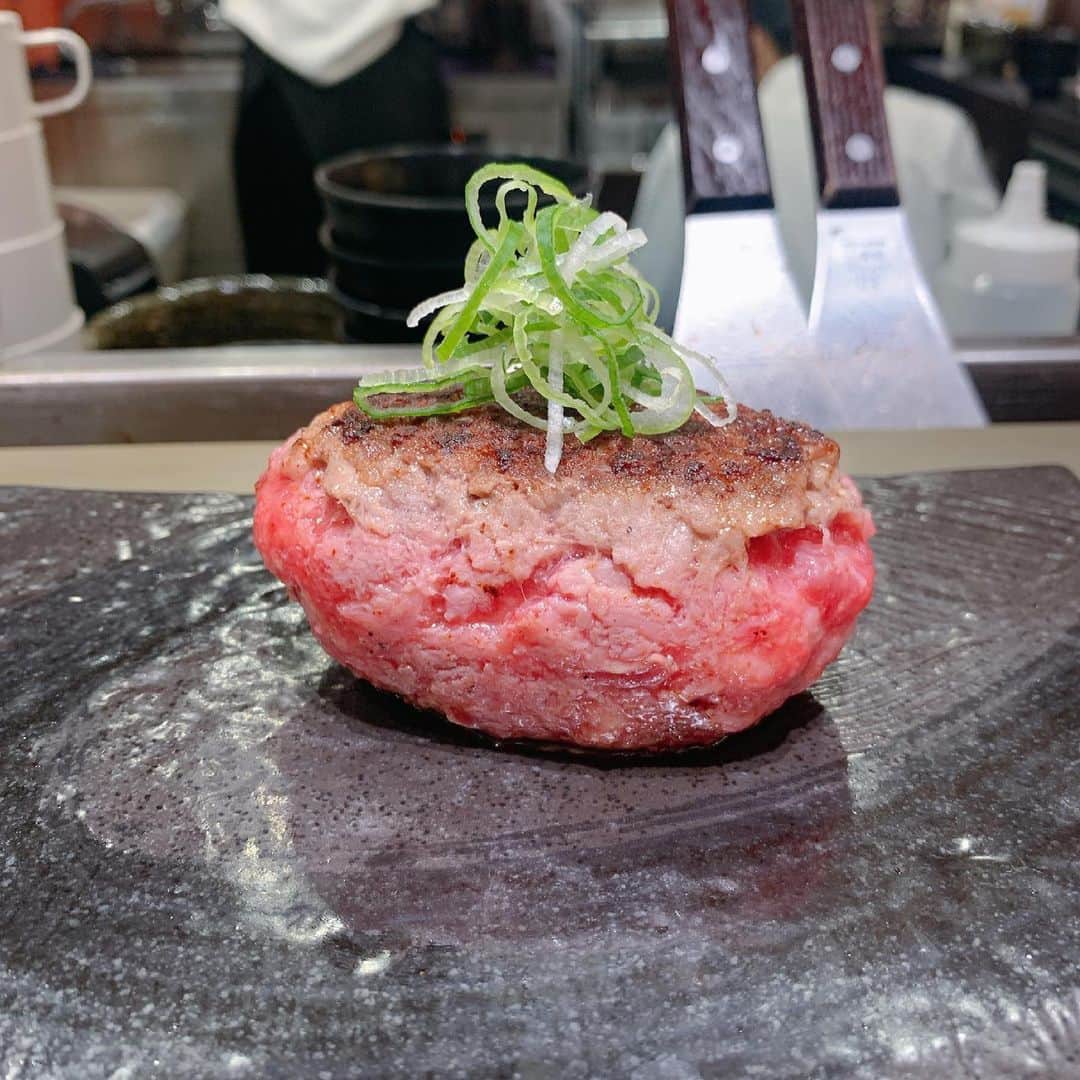 愛花みちるのインスタグラム：「かなり並んだけど、美味しかった♥ 今度は先輩がオススメしてくれた極味やのTKG食べたいなぁ〜！☺️  #渋谷#極味や #ハンバーグ #instagood #instadaily」