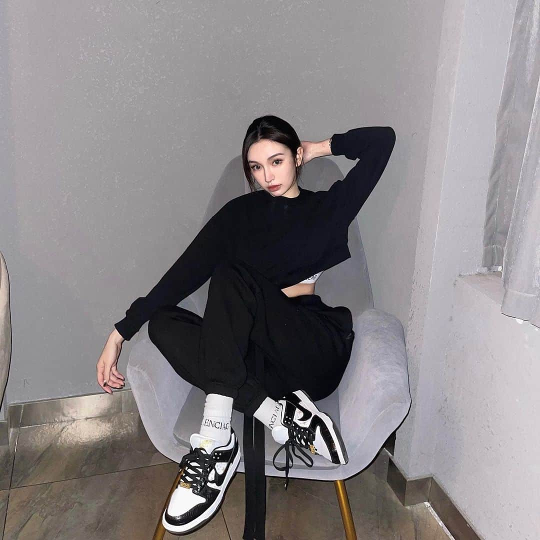 Keii Sonのインスタグラム：「🖤」