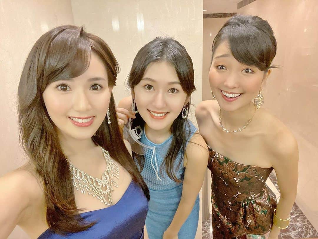 谷中麻里衣のインスタグラム：「Miss Japan 💕 Masks only came off when we took photos!  2ヶ月延期の末に開催されたミス日本の前日審査会🌸 写真のときだけマスクを外して😷  検温や消毒はもちろんのこと、コロナ検査を前夜に実施したり、換気タイムを設けたり✨ ミス日本運営委員会のメンバーとして参加させていただきましたが、人数も最小限での開催でした。 明日は本選の司会、頑張ります🥰  #ミス日本#missjapan」