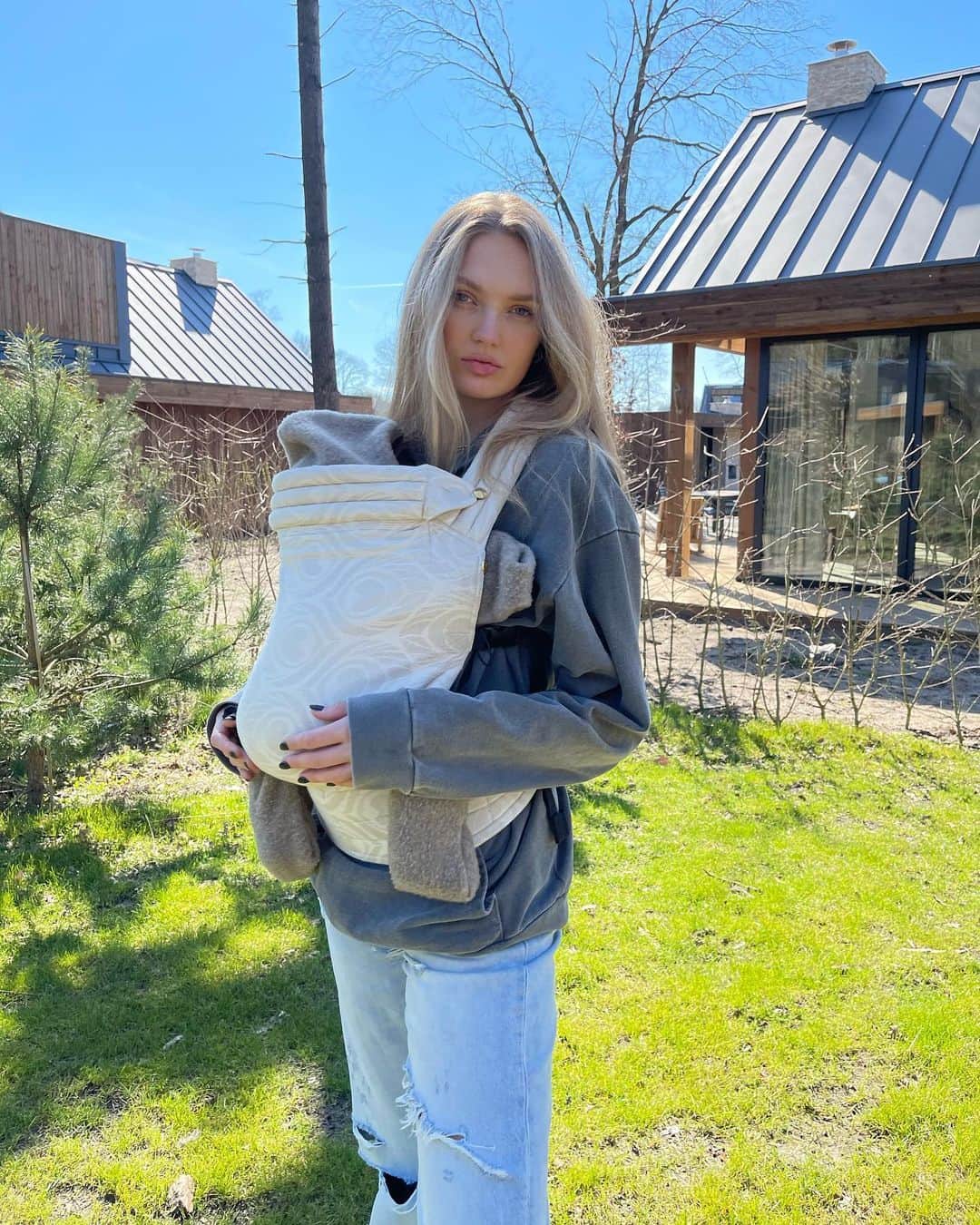 ロミー・ストリドのインスタグラム：「Weekend get away with my little 🐻」