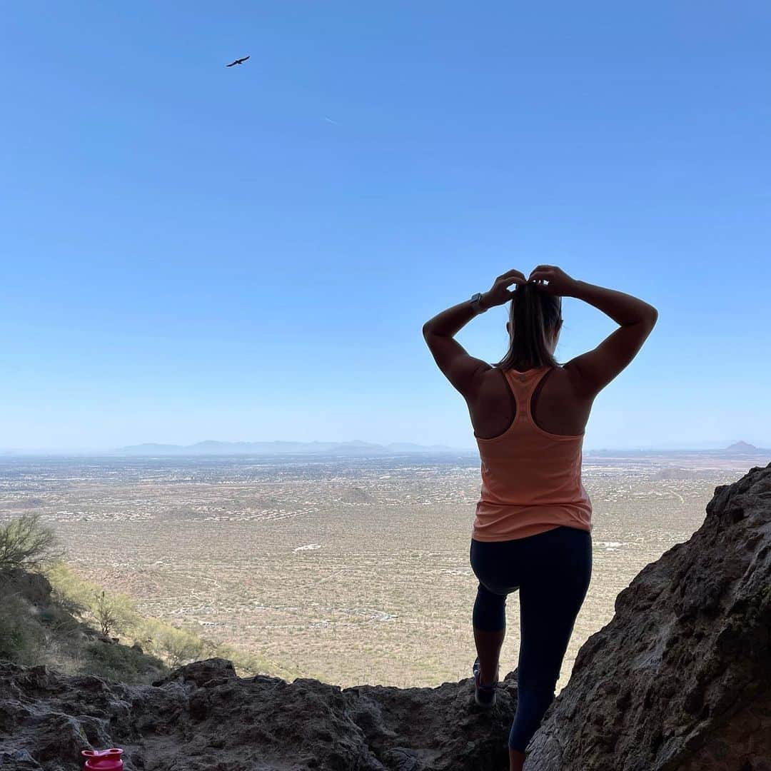 ジェニファー・クプチョさんのインスタグラム写真 - (ジェニファー・クプチョInstagram)「Quick hike before I head to Cali tomorrow for the next two events!」3月22日 5時10分 - jenniferkupcho