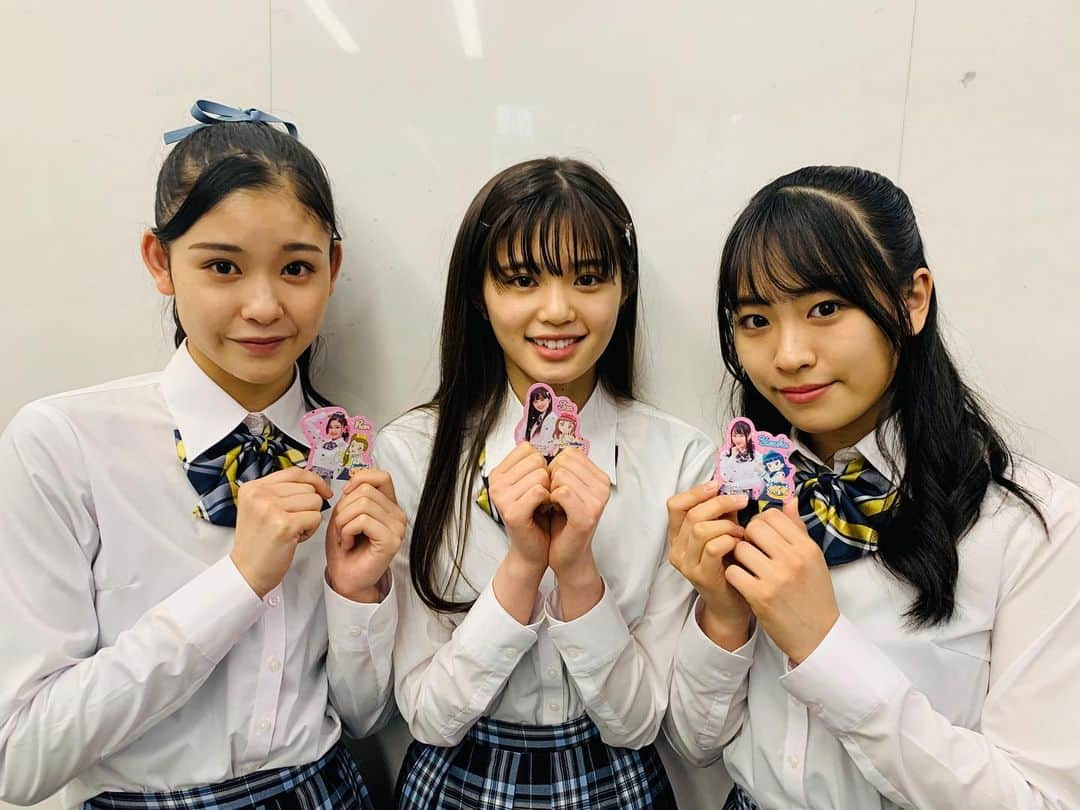 Girls²さんのインスタグラム写真 - (Girls²Instagram)「♡♡♡ 発売まであと2日❣️  3/24(水)、『ガル学。〜聖ガールズスクエア学院〜』コンプリート・ベスト発売💿✨  みなさまご購入はお済みですか🥸⁉️ 今回もさまざまな特典が揃っていますが、発売直前ということで、 全国応援店限定特典の【オリジナル自由帳】と、 ファンクラブ会員限定特典の【フォトマグネット】を メンバーがご紹介🌸  数量限定ですのでお見逃しなくです💨  #Girls2 #ガールズガールズ﻿ #おはスタ #おはガール﻿ #ガル学 #ガル学ライブ #GirlsRevolution #PartyTime﻿ #ガルレボ #がるがるちゃんねる﻿ #ラブパトリーナ #ラブパト﻿ #小田柚葉 #隅谷百花 #鶴屋美咲 #小川桜花 #増田來亜﻿ #菱田未渚美 #山口綺羅 #原田都愛 #石井蘭﻿ #渡辺未優 #山口莉愛 #山下結衣 #杉浦優來」3月22日 18時45分 - girls2_official