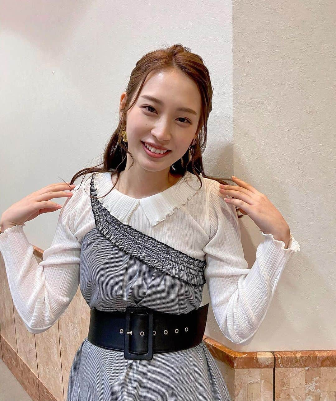 鈴元まいさんのインスタグラム写真 - (鈴元まいInstagram)「襟のついてるお洋服好き🥰﻿ 珍しく沢山載せてしまいました🙏🤍🖤」3月22日 19時21分 - mai_suzumoto