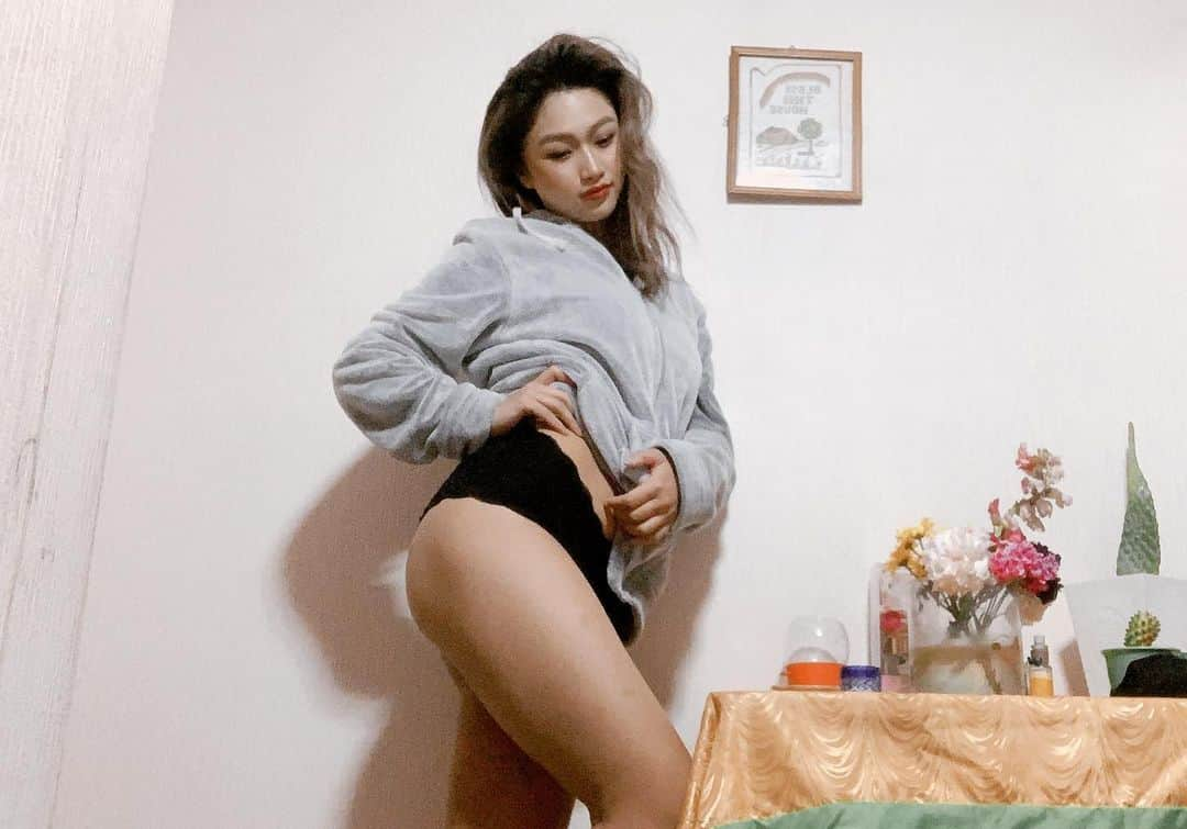 keilEen（ケバビン）さんのインスタグラム写真 - (keilEen（ケバビン）Instagram)「ナイトパンツ🍑  #おしりん#パンツ#panty#love#尻映え#おしり#お尻#桃育#桃尻#尻#桃🍑#ハーフ#Philippine#cute#panty#cute#セクシー#大人#lady#tweak #お尻girl#dance#12月#年末#ラスト#tokyo#dance##おしりん#パンツ#panty#love#尻映え#おしり#お尻#桃育#桃尻#尻#桃#ランジェリー#衣装」3月22日 19時36分 - rin_vivishri