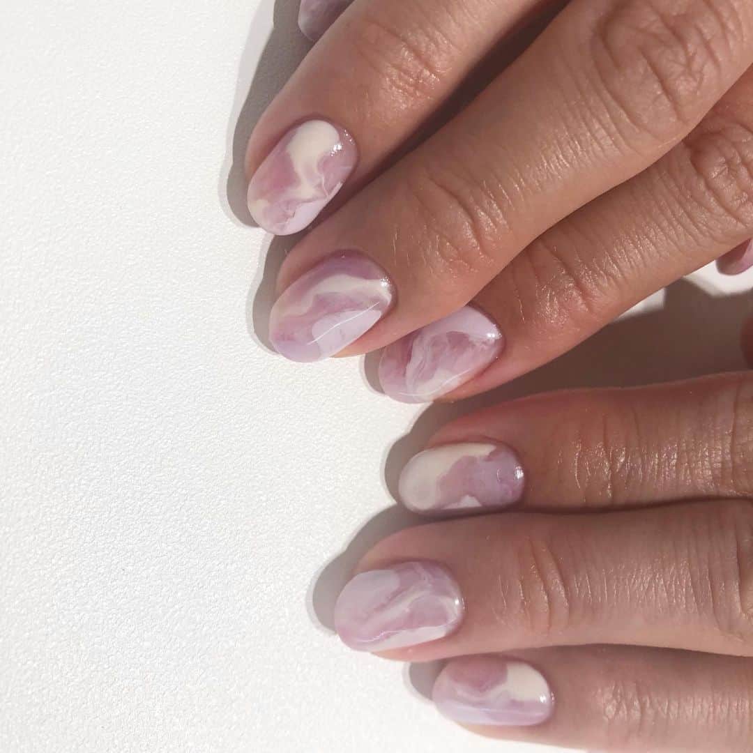 関根祥子のインスタグラム：「🍇☁️🧖🏻‍♀️🌂🌫  #mojonail #nail#nails」