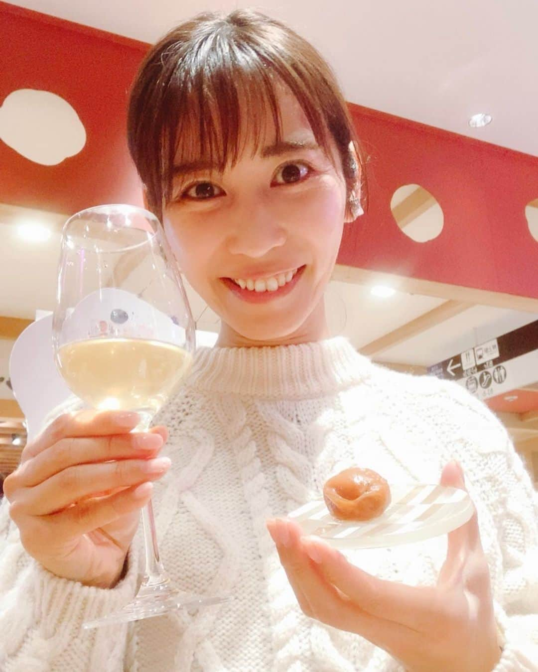 佐藤千晶さんのインスタグラム写真 - (佐藤千晶Instagram)「夫のお店『立ち喰い梅干し屋』が ソラマチに出店して1周年🌸 16種類の梅干しが食べ比べできます。 お茶漬けとお茶のお酒も大好き！  オンラインショップもあります😊 bamboo-cut.shop-pro.jp  あ、これは宣伝です。笑 えへへ。  @tachiguiumeboshiya   @bamboocut   #立ち食い梅干し屋 #立ち喰い梅干し屋1周年 #ソラマチ #梅干し #後半は去年の写真 #美味しくて酸っぱい🤤 #美味しくて甘い😊 #いろんな種類があるよ #佐藤千晶」3月22日 13時21分 - satochiaki125