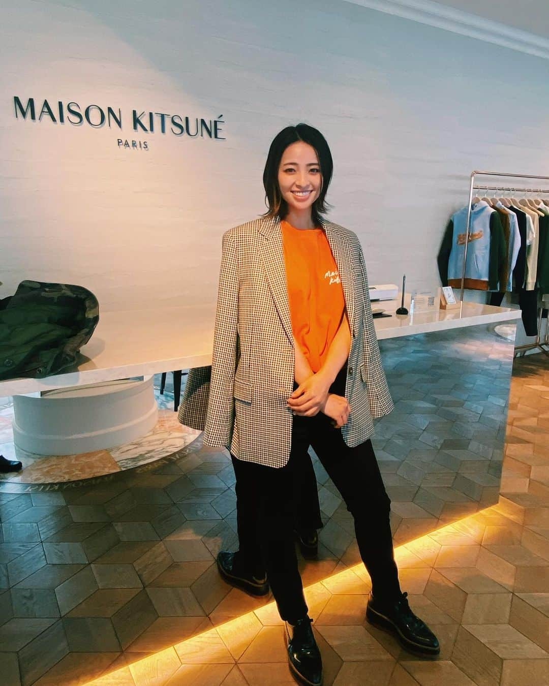 水崎綾女さんのインスタグラム写真 - (水崎綾女Instagram)「jacket/Tshirt/denim @maisonkitsune  #kitsune #maisonkitsune  #キツネ #🦊 #ジャケット #Tシャツ #デニム #denim #jacket #tshirt #fashion #ootd #photo  #photography」3月22日 13時48分 - misakiayame