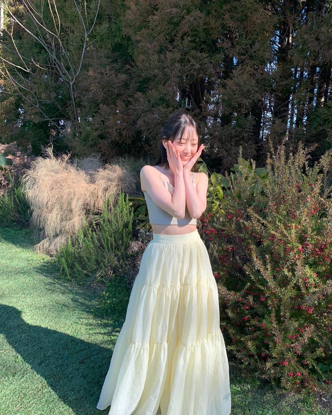 堀未央奈さんのインスタグラム写真 - (堀未央奈Instagram)「💐🐑🐈💐  いいお天気だったなぁ ロケ場所もかわいいんです おたのしみに🫖  #いつのまにか #堀未央奈 #プロデュース #フォトブック」3月22日 14時30分 - horimiona_official