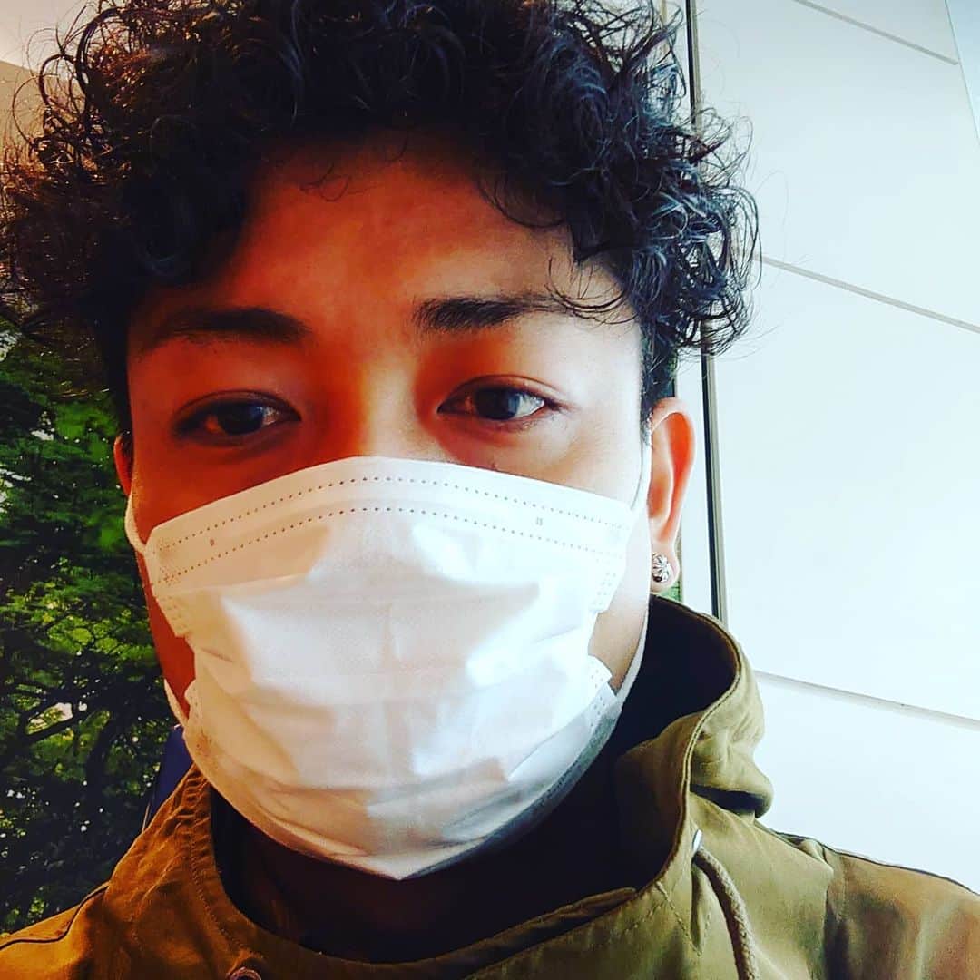 中村昌也のインスタグラム：「福岡へ😃ロケですわ😆 #羽田空港 ＃そば#ひさしぶりの #福岡」