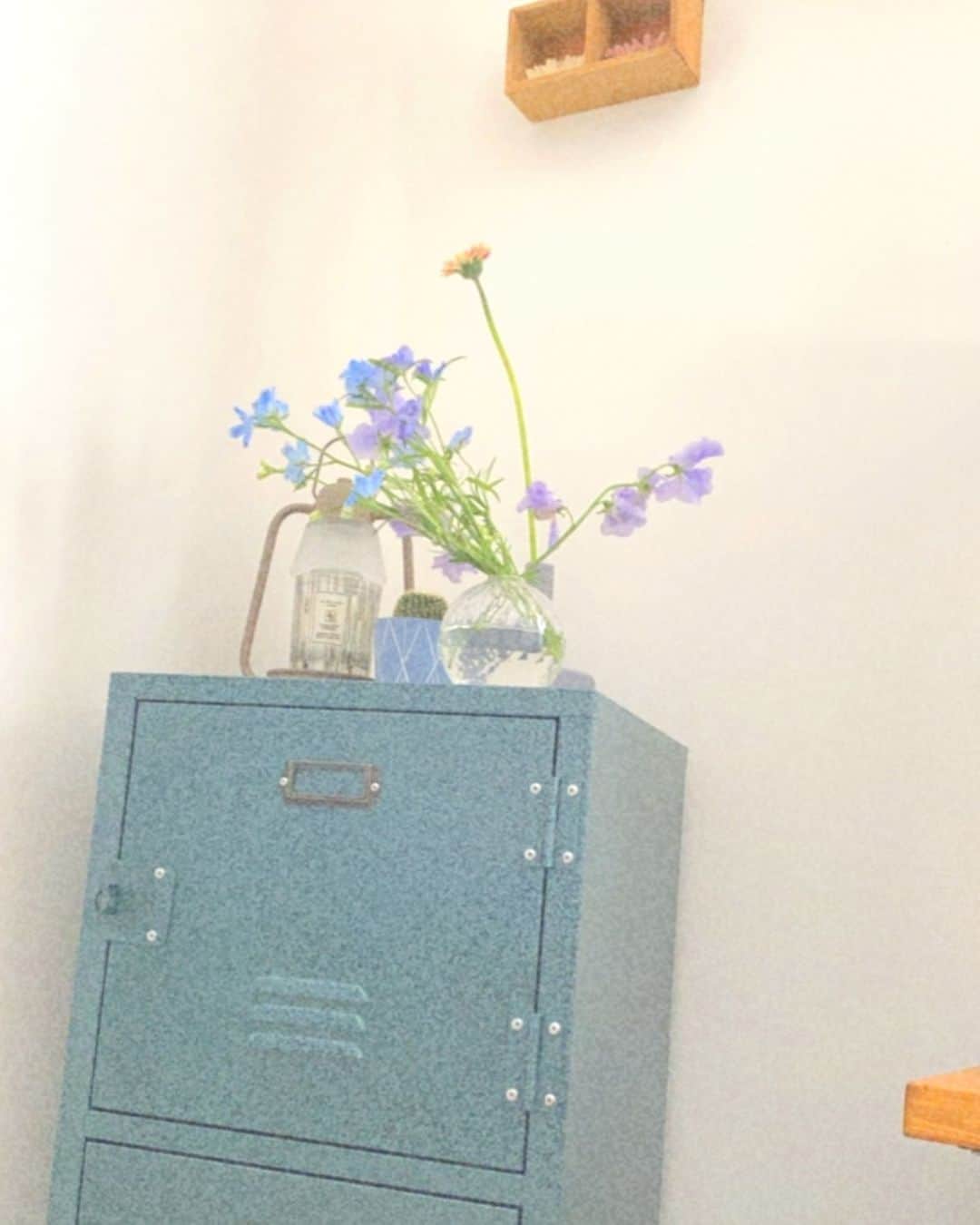 真奈さんのインスタグラム写真 - (真奈Instagram)「🟦  #理想的な青が届いたけど #思ったよりおっきいな」3月22日 15時21分 - manatmnt0116