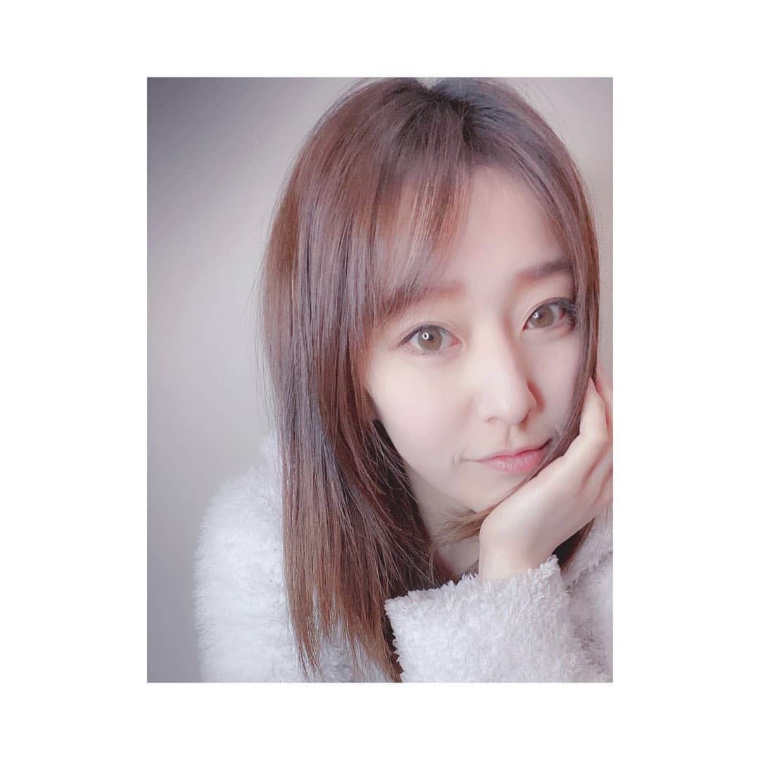 のインスタグラム：「.*･ﾟ　.ﾟ･*.✳.*･ﾟ　.ﾟ･*. . 「桜が咲いてる」 . 今年もお花見できないな…🌸 . 皆さんは 春好きですか？？？？ . #お花見したい #自粛 #さくら🌸  #大好きな春 #春服 #スプリングコーデ  #春よこい #はるがきた  #中冨杏子」