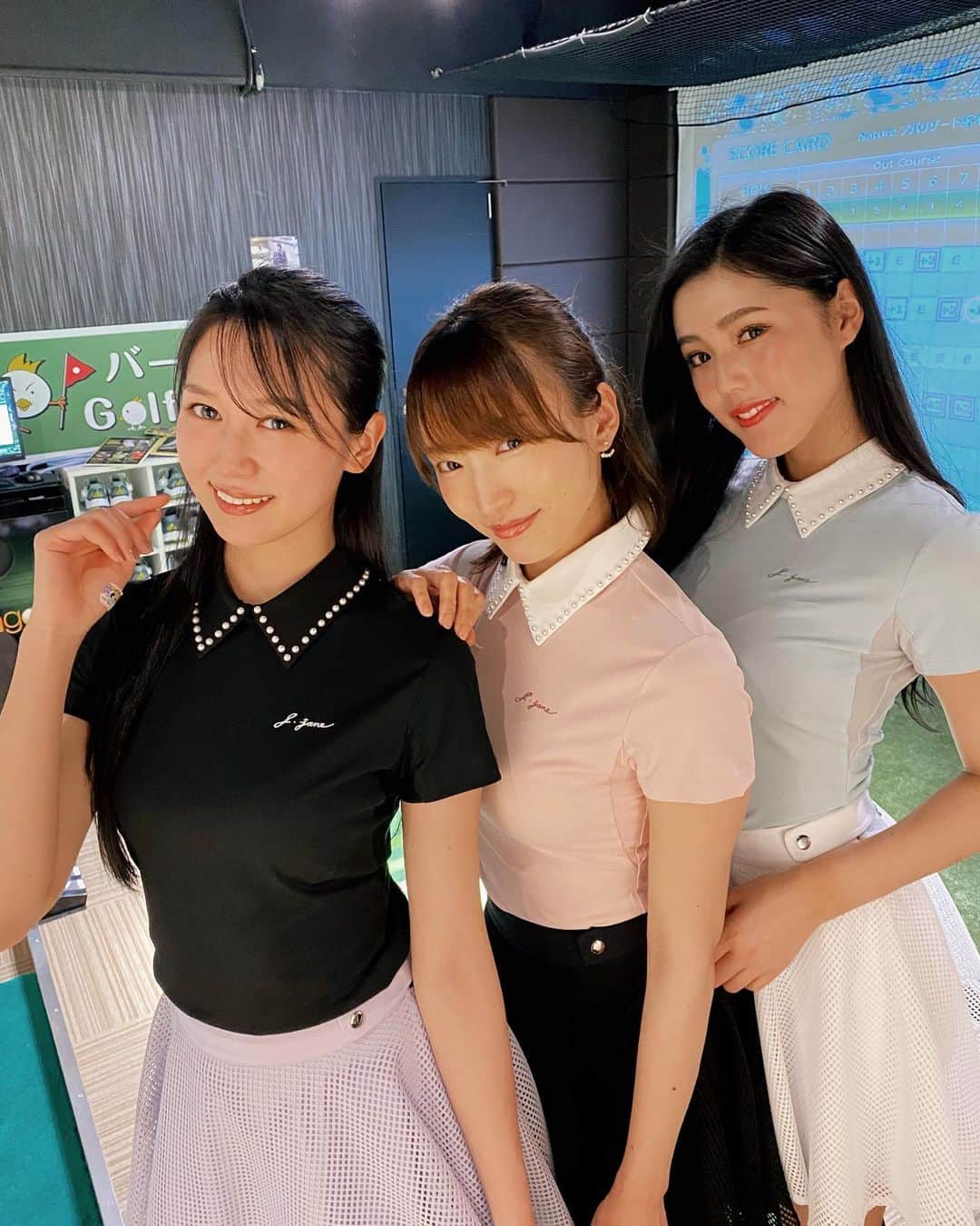 真木しおりのインスタグラム：「j.jane新作ゴルフウェア可愛すぎませんか🥺🥺🥺🥺🥺 襟のパールがたまらん🥺 プラス、流行りの春らしいパステルカラー❤️❤️  #ゴルフ#ごるふ#golf#골프 #ゴルフウェア #ゴルフ女子#골프웨아#골프스타그#golfstagram#golflife#golfswing #골프웨어 #골프스윙 #골프여자#j_jane#j_janegolf #パステルカラー」