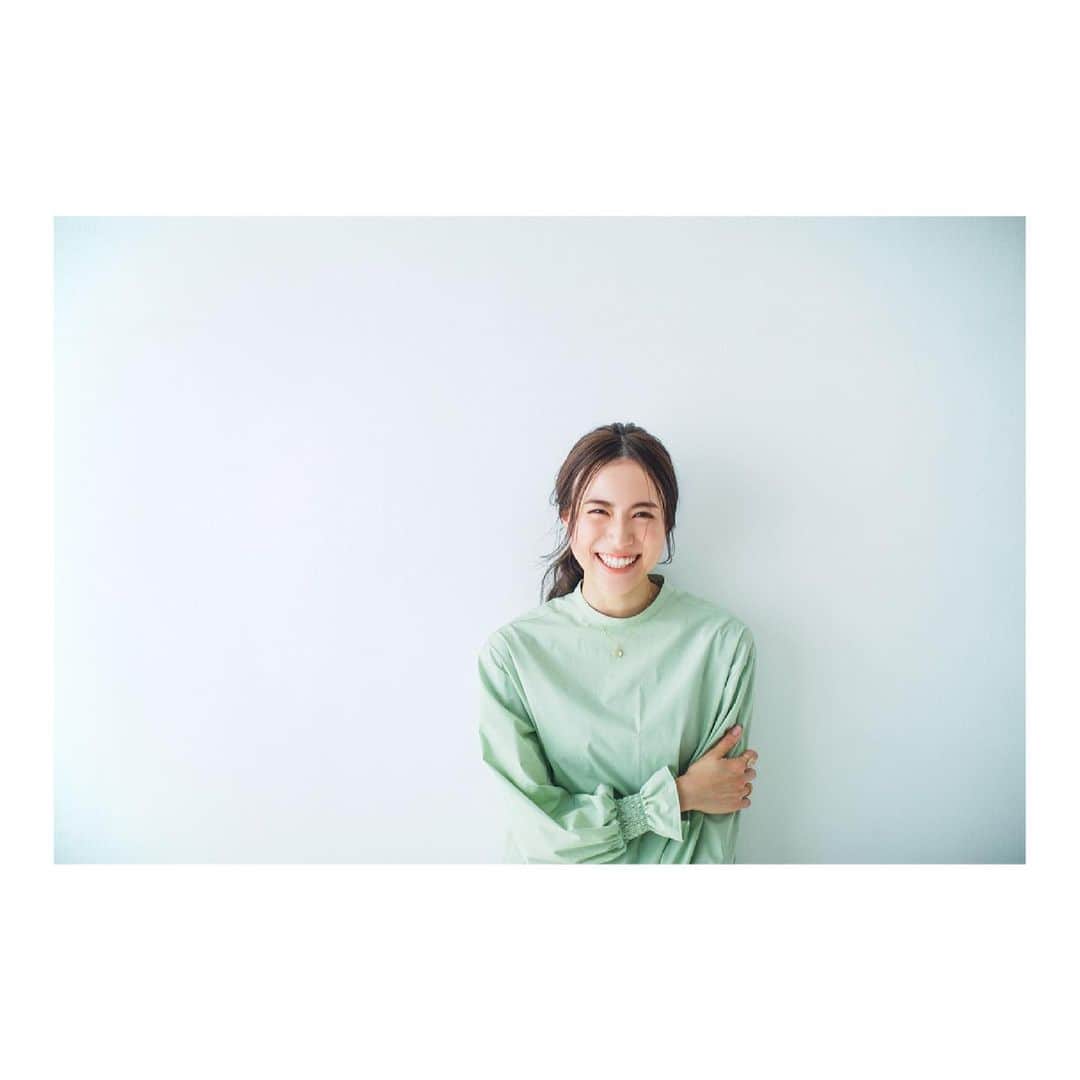 のインスタグラム：「この度、会社を立ち上げました。 振り返ってみると、 これまでの人生で自分の心が揺れ動いた瞬間は いつも、誰かと出会い、 新たな繋がりが生まれた時でした。 もっと人との”接点”を大切にする社会にしたいという 思いから、settenと名付けました。  settenのテーマは”心地よさ”です。 リスナーにとってもゲストにとっても心地良い 番組を届けたり、 今後は表に出る仕事に限らず、 日々の暮らしが心地よくなるモノづくりにも 携わりたいと思っています。  家庭で過ごす時間が増え、 自分と向き合う時間も増える中、 「家族をしっかりと支えつつ、 仕事も丁寧にしていきたい」と気付きました。 自分のペースを保ちながら、 これまでのご縁もこれからのご縁も 大切にしていける形を模索した結果が、 「会社を作ってみよう」でした。  今はたった一人の会社ですが、 お取引先の皆様、これまでお世話になった方々、 家族、友人。 様々な方にお力を借りながら精進する日々です。  まだなかなか日常が戻らない日々が続きますが、 背伸びせず少しずつ経験を積んで参りますので、 どうぞ宜しくお願い致します。  setten 代表　笹川友里  HP https://setten.tokyo」