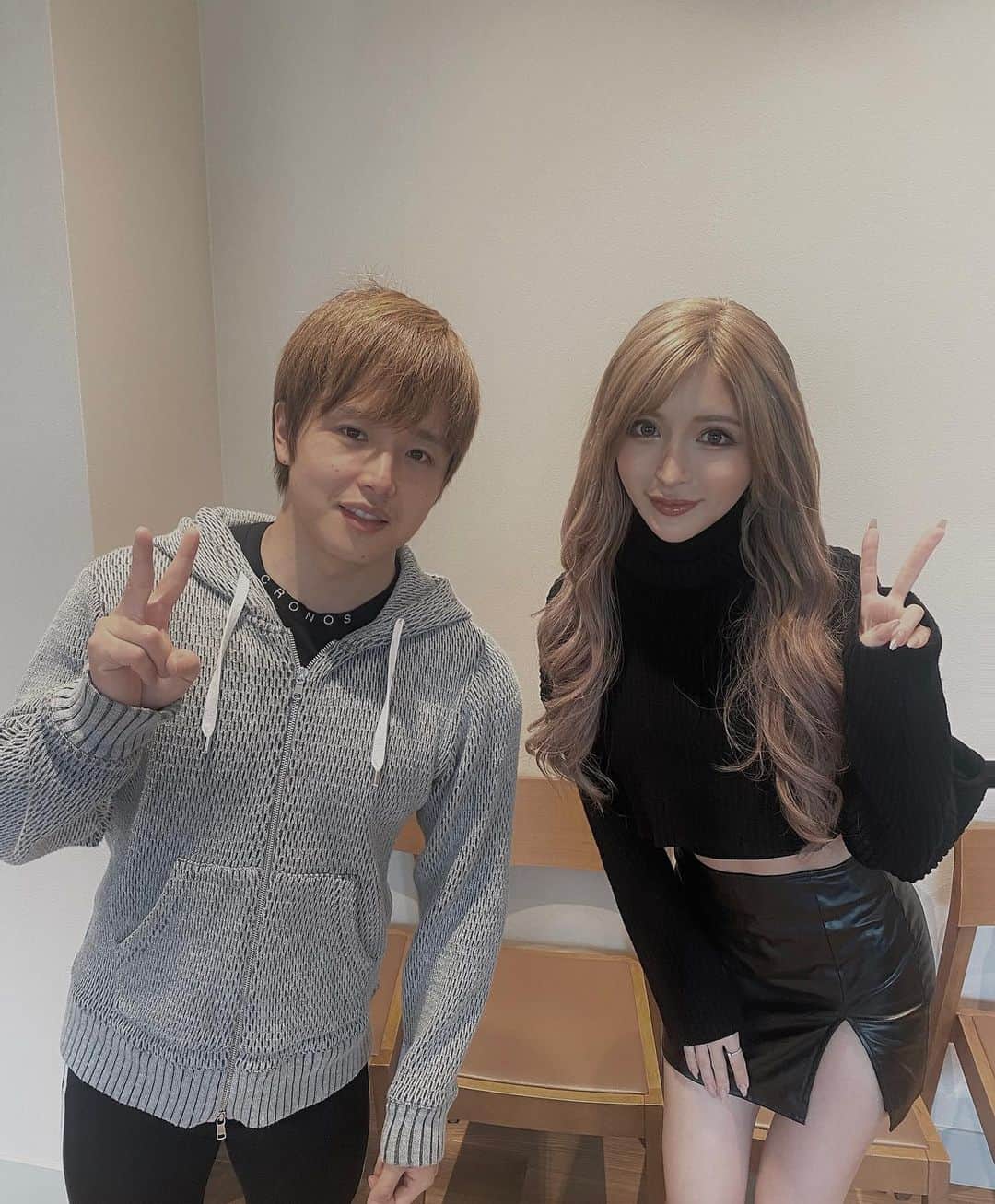 小原優花のインスタグラム：「先日のYouTube撮影はぷろたんさんと丸の内OLレイナさんのチャンネルでした！🥰  17の企画で出演させて頂き、貴重な機会を与えてくださった皆様に感謝です🌈✨ありがとうございます🙇‍♀️❣️ とても勉強になったり楽しかった1日でした☺️💓  ぷろたんさん、レイナさん、ありがとうございました🙏🏻🍀」
