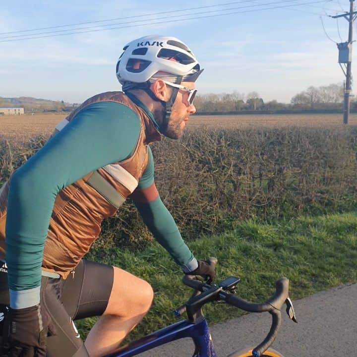 ベン・フォスターのインスタグラム：「Consider this a call out....🤣😜  @juswilliamz @nationsnumber1beast @freddyovett   Hopefully get to see you guys for some miles this year 🤞  @specialized_uk @iamspecialized_road」