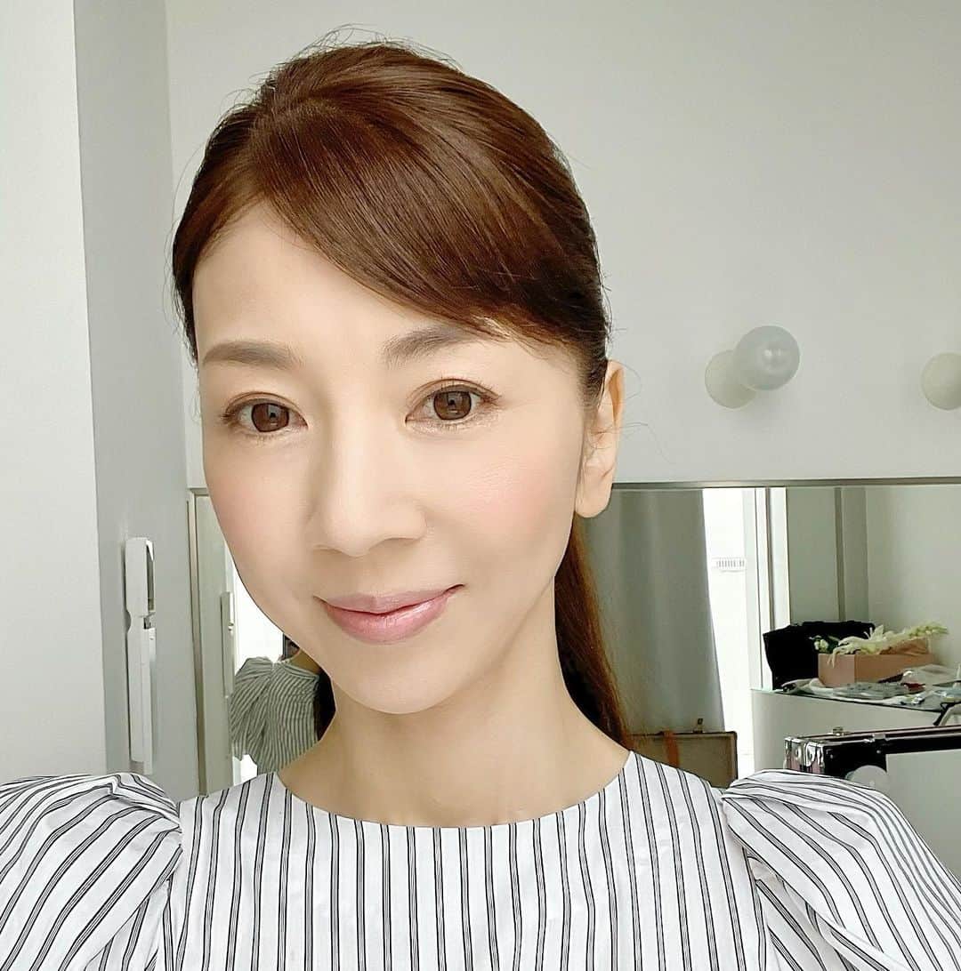 のインスタグラム：「春夏のお衣装なので  背中の開きが可愛くて😅💦  必死に1人で撮影しようと苦戦中…  スキンケアラインの 撮影は、 マスカラ無し😅  #会報誌撮影#黒田啓蔵さんてすごい #ftcbeauty #ftc #君島十和子 #十和子肌 #skincare #スキンケア #美肌 #ビューティー  #美容  #instaskincare  #instabeauty #フェリーチェトワコ #ftcaoyama #ftc店舗 #表参道コスメ #tokyocosmetics」