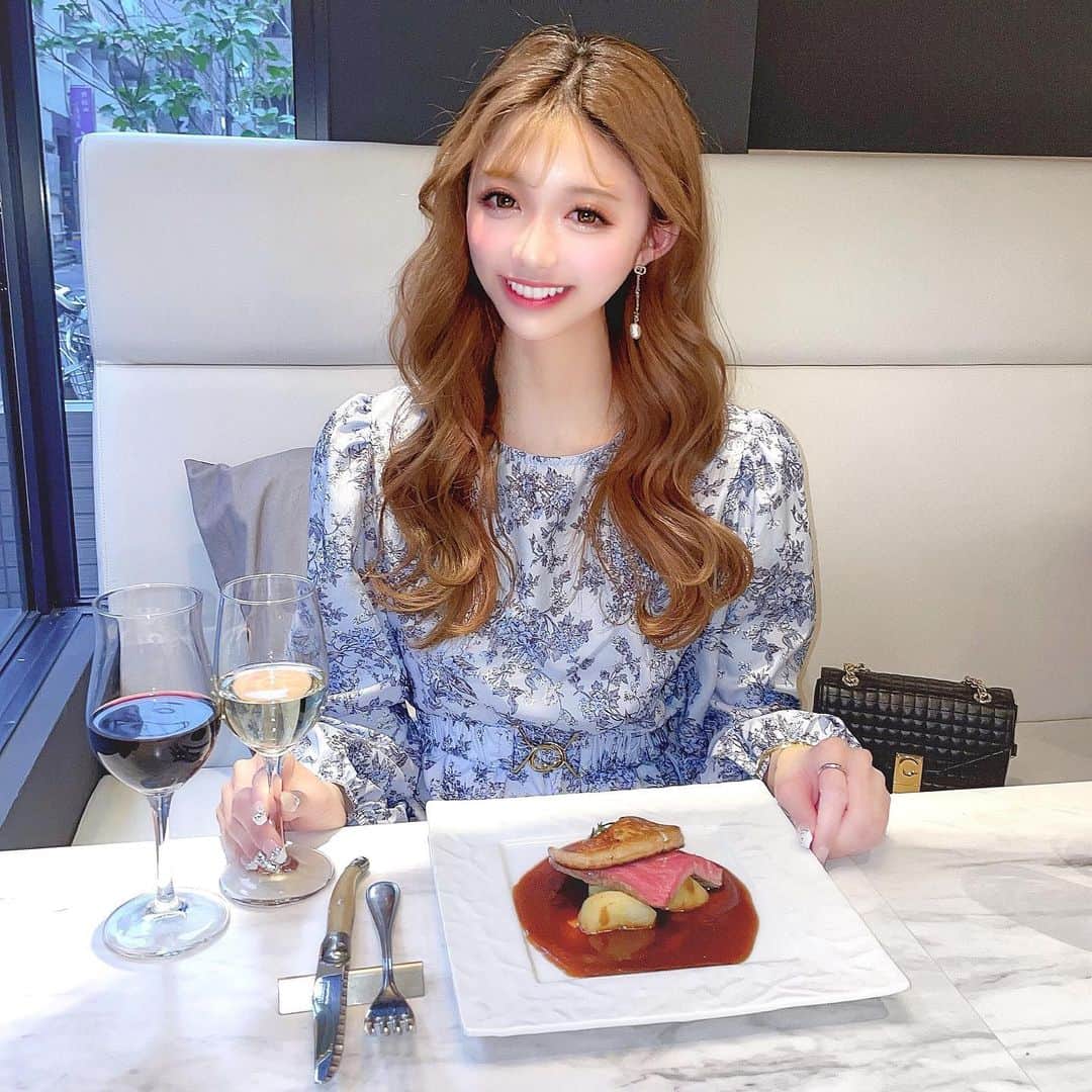 あやちゃんさんのインスタグラム写真 - (あやちゃんInstagram)「ランチしてきたよ😋🍴💕 ひと品ひと品が本当に美味しくて大満足✨ @cerdi_monnaka 🍽 ワインの種類も沢山あってセルフ飲み放題なの🥰昼から飲んじゃった💕 お肉に凄く合って楽しめました🍷✨  今日は @dolly_officialshop のワンピースをきたよ💙🤍 春っぽい淡いカラーで可愛いの✨ Ｍサイズを注文したよ♡꙼̈  📍 Cerdi （チェルディ）門前仲町 門前仲町駅徒歩2番出口2分 /木場駅徒歩15分/越中島駅徒歩10分  ⏰ 月～日、祝日、祝前日: 11:30～21:00 （料理L.O. 20:00）  📞 03-6240-3331   #チェルディ #cerdi門前仲町 #cerdi #門前仲町 #門前仲町グルメ #門前仲町カフェ #門前仲町ランチ #門前仲町ディナー #門仲グルメ #門仲ランチ #東京カフェ #東京ランチ #東京グルメ #ランチ #ディナー #東京ディナー #ワンピース #ワンピースコーデ #春コーデ #花柄ワンピース #今日のコーデ  #ワイン #ワインに合う料理 #ウニパスタ #フォアグラ」3月22日 21時05分 - aya.you.love.r