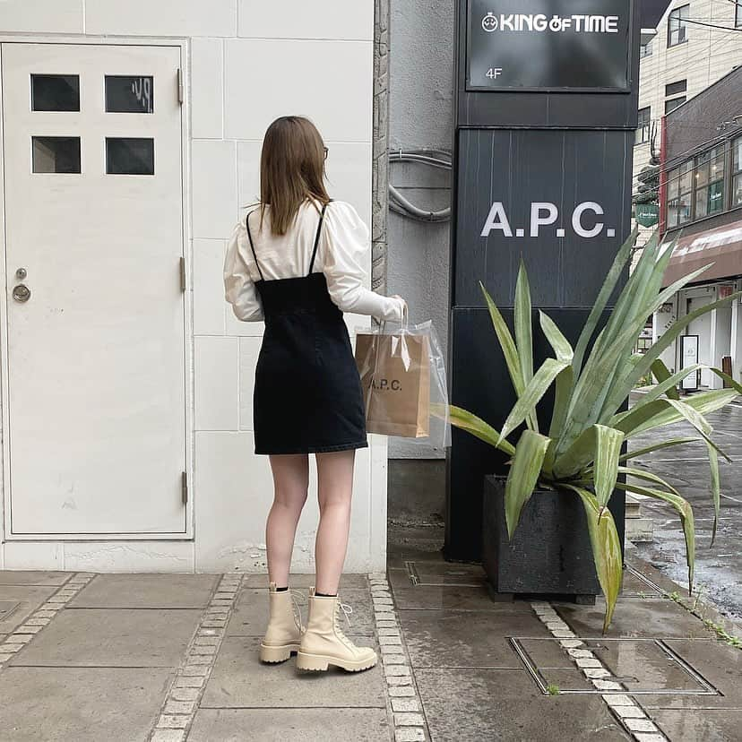 Maiさんのインスタグラム写真 - (MaiInstagram)「・ ー昨日は久しぶりに @apc_paris へ🛍💫 ・ sacaiとのコラボのやつ可愛いかったー💕 ・ 購入品ブログに書きました📝 ・ 今回ももちゃんお休みで会えなくて残念だったな😢 また会いに行こう🌸 #apc  ・ ちなみにこの時着てるパフスリーブのトップスは最近BEAMSで買ったもの💛 ・ ワンピースと靴はZARAです💫 #ootd #beams #zara」3月22日 21時15分 - maimaimai1016